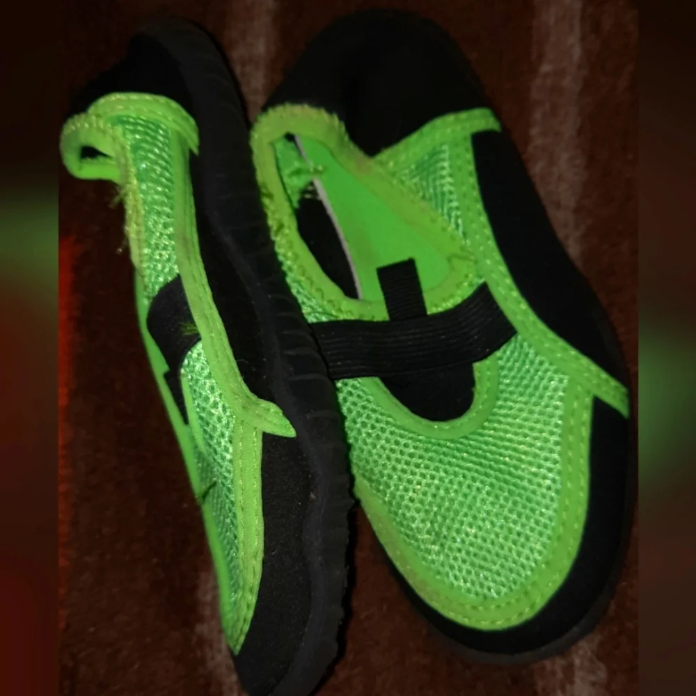 🍀3/15 Wonder Nation boy's water shoes